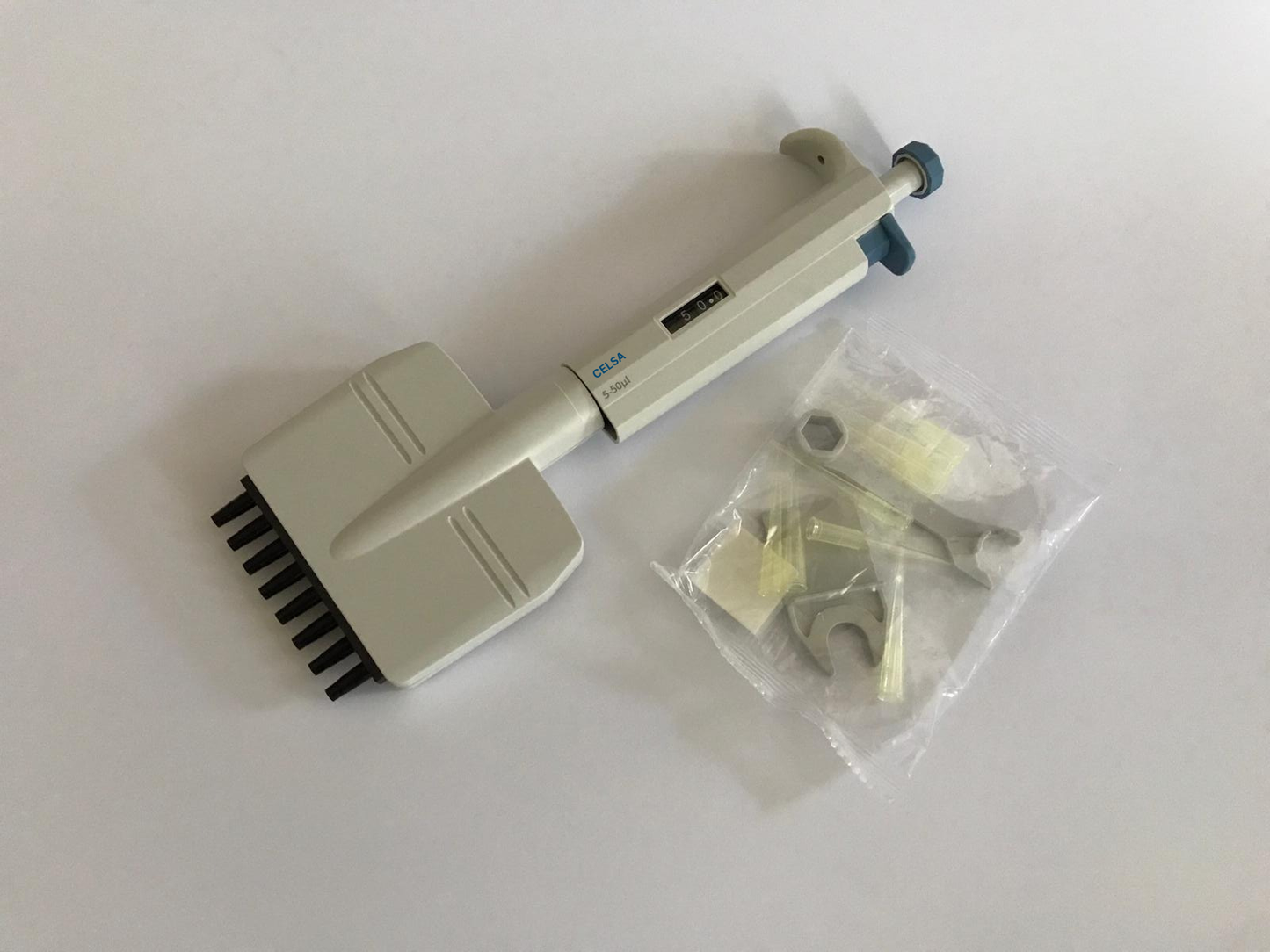 8-Channel Adjustable Volume Pipette